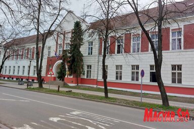 Az Óbecsei Gimnázium (Fotó: Kancsár Izabella)