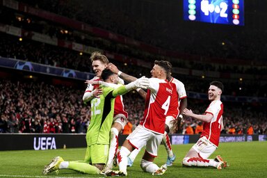 Az Arsenal játékosai a kapusukat ünneplik (Fotó: Beta/AP)