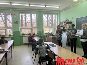 A magyarkanizsai és adorjáni Jovan Jovanović Zmaj iskolában járt a Jó Pajtás