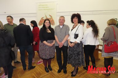 Szalma Sándor a kiállításmegnyitón Kovács Nádi Karolinával és Maksó Évával (Fotó: Csincsik Zsolt felvétele)