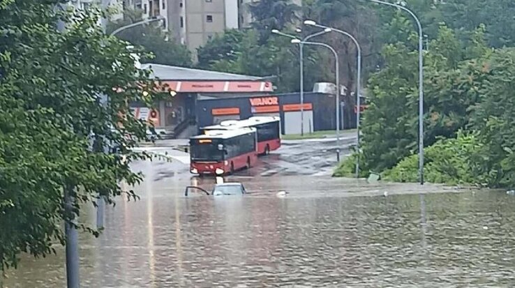Ismét úsztak a főváros alacsonyabban fekvő részei (FoNet/Instagram 192 rs) Ismét úsztak a főváros alacsonyabban fekvő részei (FoNet/Instagram 192 rs)