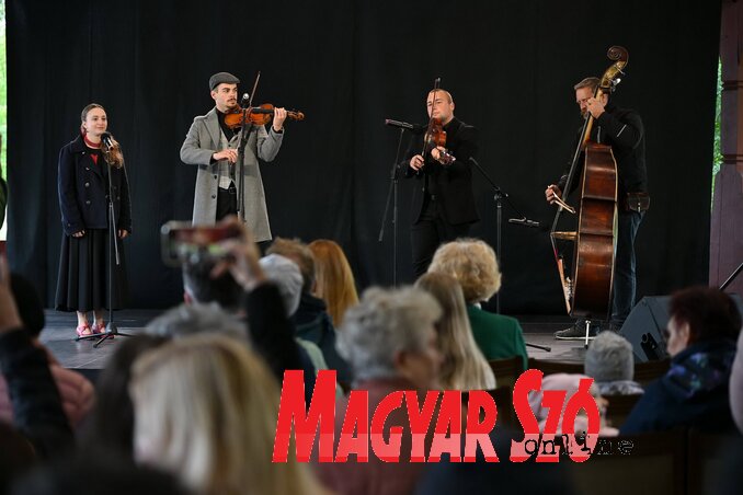 A művelődési műsorban a Talentum Tehetséggondozó Művészeti Egyesület tagjai is felléptek (Molnár Edvárd felvétele) A művelődési műsorban a Talentum Tehetséggondozó Művészeti Egyesület tagjai is felléptek (Molnár Edvárd felvétele)