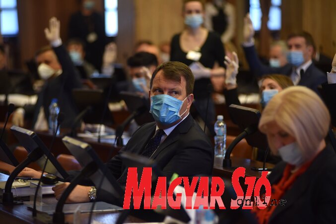 Igor Mirović tartományi kormányfő meggyőződése, hogy Szerbia, s vele együtt Vajdaság még az idén visszatérhet az év eleji fejlődési pályára (Ótos András felvétele) Igor Mirović tartományi kormányfő meggyőződése, hogy Szerbia, s vele együtt Vajdaság még az idén visszatérhet az év eleji fejlődési pályára (Ótos András felvétele)