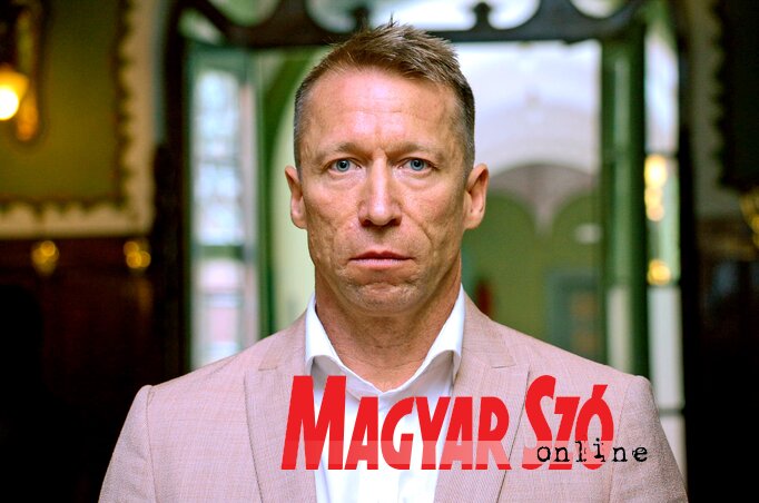 Dr. Ladóczki Gyula: A községi és a városi közigazgatási hivatalok is hitelesíthetik a támogatói aláírásokat (Fotó: Gergely Árpád) Dr. Ladóczki Gyula: A községi és a városi közigazgatási hivatalok is hitelesíthetik a támogatói aláírásokat (Fotó: Gergely Árpád)