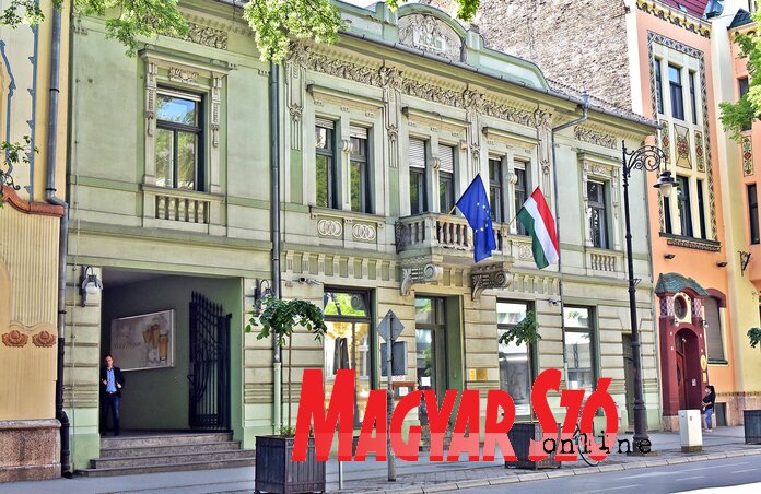 A vajdaságiak többsége Magyarország szabadkai főkonzulátusán kérvényezte a kettős állampolgárságot (Fotó: Gergely Árpád) A vajdaságiak többsége Magyarország szabadkai főkonzulátusán kérvényezte a kettős állampolgárságot (Fotó: Gergely Árpád)