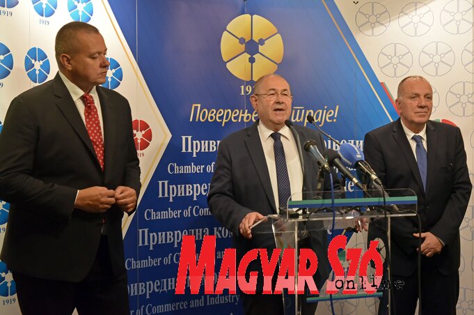 A konferencia témáiról nyilatkoznak Robert Čoban, Pásztor István és Boško Vučurević (Fotó: Ótos András) A konferencia témáiról nyilatkoznak Robert Čoban, Pásztor István és Boško Vučurević (Fotó: Ótos András)