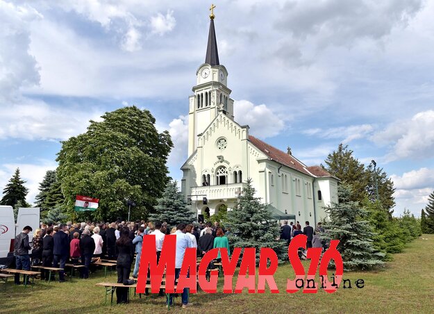 Királyhalmon tartották meg a délvidéki központi ünnepséget (Gergely Árpád felvétele) Királyhalmon tartották meg a délvidéki központi ünnepséget (Gergely Árpád felvétele)