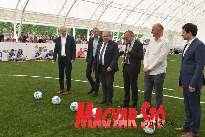 Közös kapura lövés (Ótos András felvétele) Közös kapura lövés (Ótos András felvétele)