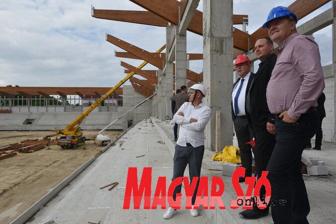 Topolyán több nagy építkezés zajlik párhuzamosan (Ótos András felvétele) Topolyán több nagy építkezés zajlik párhuzamosan (Ótos András felvétele)
