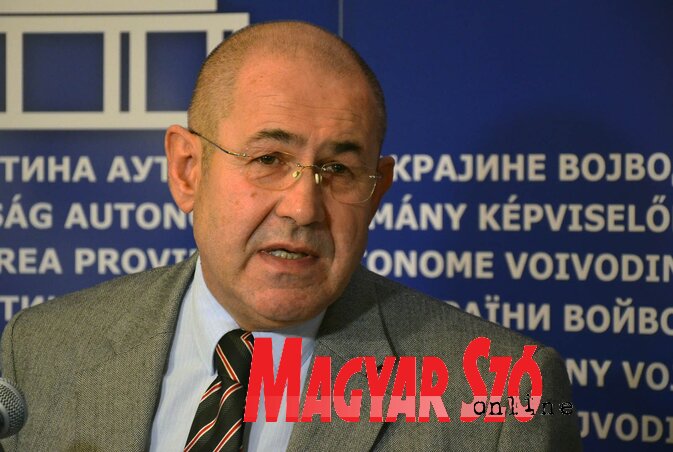 Pásztor István: Nem tudom, vajon a hovatartozásom miatt döntöttek így vagy a vajdasági parlamentet ítélték méltatlannak arra, hogy a képviseletében koszorút helyezzek el az áldozatok emlékér (Fotó: Ótos András) Pásztor István: Nem tudom, vajon a hovatartozásom miatt döntöttek így vagy a vajdasági parlamentet ítélték méltatlannak arra, hogy a képviseletében koszorút helyezzek el az áldozatok emlékér (Fotó: Ótos András)
