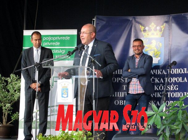 Vuk Radojević, Pásztor István és Branislav Nedimović a megnyitón (Tóth Péter felvétele) Vuk Radojević, Pásztor István és Branislav Nedimović a megnyitón (Tóth Péter felvétele)