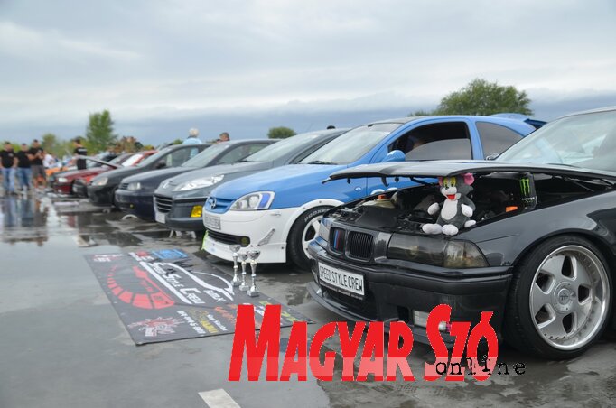 A városnapi rendezvényeket a Tuning@Styling autókiállítás zárta, egy kis esővel fűszerezve A városnapi rendezvényeket a Tuning@Styling autókiállítás zárta, egy kis esővel fűszerezve