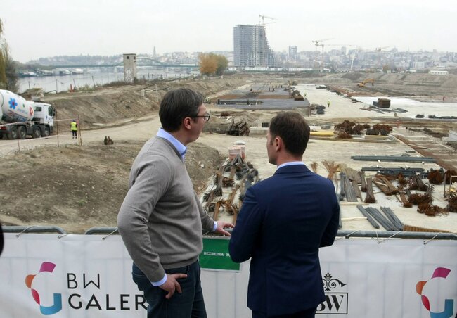 Vučić: Már most látom, hogy nagyon szép épületek lesznek itt (Fotó: Beta) Vučić: Már most látom, hogy nagyon szép épületek lesznek itt (Fotó: Beta)