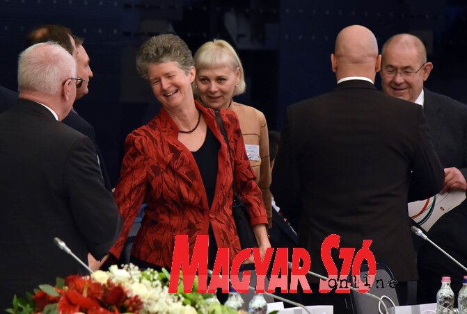 A vajdasági küldöttség tagjai szerint lényeges, hogy 2018 a családok éve lesz, mert a programból közösségünk is meríteni fog (Ótos András felvétele) A vajdasági küldöttség tagjai szerint lényeges, hogy 2018 a családok éve lesz, mert a programból közösségünk is meríteni fog (Ótos András felvétele)