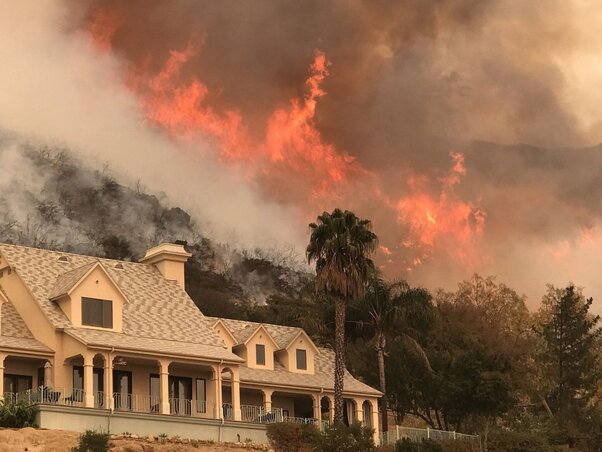 Erdőtűz Kaliforniában, Fotó: MTI/EPA/Santa Barbara megyei tűzoltóság/Mike Eliason Erdőtűz Kaliforniában, Fotó: MTI/EPA/Santa Barbara megyei tűzoltóság/Mike Eliason