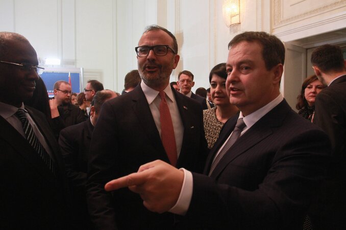 Ivica Dačić Sem Fabrizi, az Európai Unió belgrádi missziójának vezetője társaságában (Fotó: Beta) Ivica Dačić Sem Fabrizi, az Európai Unió belgrádi missziójának vezetője társaságában (Fotó: Beta)