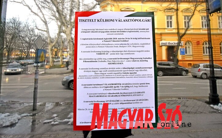 Szavazással kapcsolatos tájékoztató a Szabadkai Főkonzulátus épületén (Gergely Árpád felvétele) Szavazással kapcsolatos tájékoztató a Szabadkai Főkonzulátus épületén (Gergely Árpád felvétele)