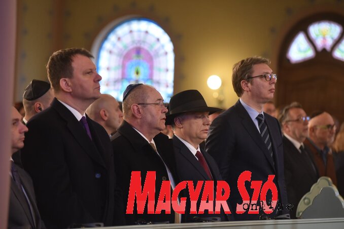 Igor Mirović, Pásztor István, Orbán Viktor és Aleksandar Vučić az ünnepségen (Ótos András felvétele) Igor Mirović, Pásztor István, Orbán Viktor és Aleksandar Vučić az ünnepségen (Ótos András felvétele)