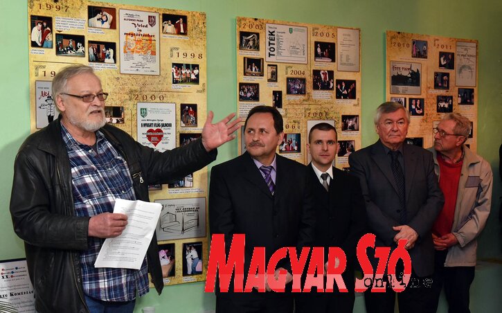 Kovács Frigyes nyitotta meg az amatőr színjátszás találkozóinak történetét felelevenítő tárlatot (Ótos András felvétele) Kovács Frigyes nyitotta meg az amatőr színjátszás találkozóinak történetét felelevenítő tárlatot (Ótos András felvétele)