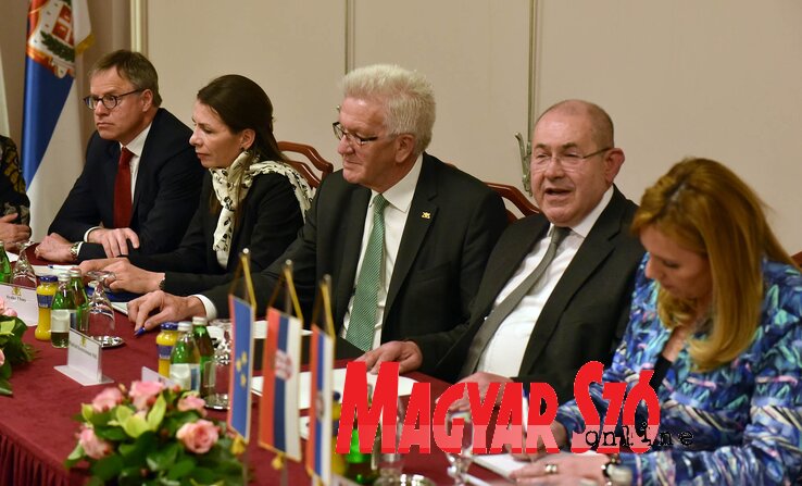 A német tartomány küldöttségét Pásztor István, a Tartományi Képviselőház elnöke is fogadta (Fotó: Ótos András) A német tartomány küldöttségét Pásztor István, a Tartományi Képviselőház elnöke is fogadta (Fotó: Ótos András)