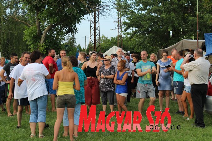 Falusi forgatag Majdányon (Szabó Nóra felvétele) Falusi forgatag Majdányon (Szabó Nóra felvétele)