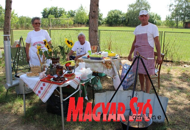 A nyertes csapat Zentáról Bogdán Zsófiával (Szabó Nóra felvétele) A nyertes csapat Zentáról Bogdán Zsófiával (Szabó Nóra felvétele)