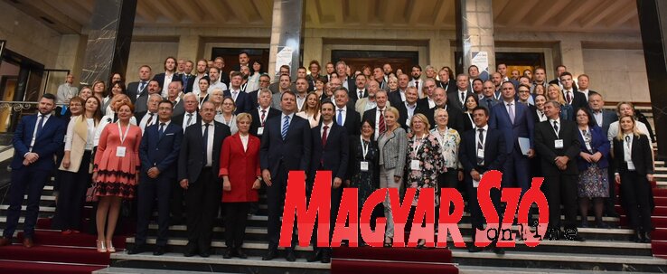 Európa 15 országából, harminc régiójából érkeztek az AER tagjai Újvidékre (Ótos András felvétele) Európa 15 országából, harminc régiójából érkeztek az AER tagjai Újvidékre (Ótos András felvétele)