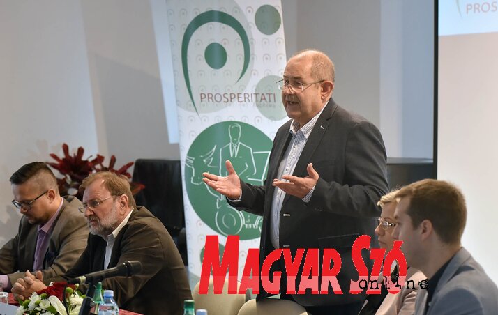Pásztor István: a Prosperitati eddigi kiírásainak mintegy tízezer sikeres pályázója volt az elmúlt két és fél évben, ők 250 millió euró értékű befektetést generáltak Vajdaságban (Fotó: Ótos András) Pásztor István: a Prosperitati eddigi kiírásainak mintegy tízezer sikeres pályázója volt az elmúlt két és fél évben, ők 250 millió euró értékű befektetést generáltak Vajdaságban (Fotó: Ótos András)