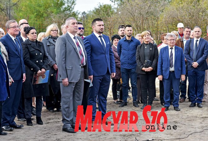 Nógrádi Zoltán, Mórahalom polgármestere szerint az alapkő letételével egyensúly teremtődött a szerb-magyar határ két oldalán megvalósuló projektumban (Gergely Árpád felvétele) Nógrádi Zoltán, Mórahalom polgármestere szerint az alapkő letételével egyensúly teremtődött a szerb-magyar határ két oldalán megvalósuló projektumban (Gergely Árpád felvétele)