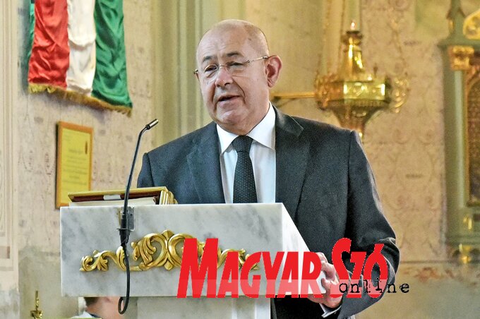 Pásztor István: Tegyünk különbséget a széthúzás és az összefogás között! Pásztor István: Tegyünk különbséget a széthúzás és az összefogás között!