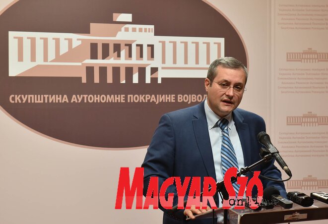 Dr. Bagi Bojan: A most elkészült infrastruktúra lehetővé teszi majd, hogy a képviselők anyanyelvükön szólalhassanak fel (Fotó: Ótos András) Dr. Bagi Bojan: A most elkészült infrastruktúra lehetővé teszi majd, hogy a képviselők anyanyelvükön szólalhassanak fel (Fotó: Ótos András)
