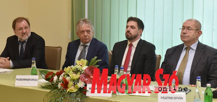 Nagy imre, Pleschinger Gyula, Magyar Levente és Pásztor istván (Fotó: Ótos András) Nagy imre, Pleschinger Gyula, Magyar Levente és Pásztor istván (Fotó: Ótos András)