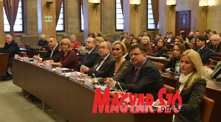 Tartományi tisztségviselők az értekezleten (Fotó: Ótos András) Tartományi tisztségviselők az értekezleten (Fotó: Ótos András)