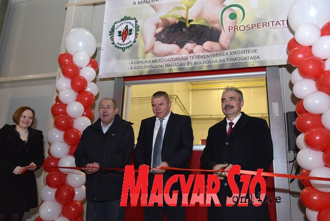 A Telek Paprika 4,2 millió eurós támogatásból újította fel épületeit, részlegeit és új szárítógépet helyezett üzembe (Fotó: Ótos András) A Telek Paprika 4,2 millió eurós támogatásból újította fel épületeit, részlegeit és új szárítógépet helyezett üzembe (Fotó: Ótos András)