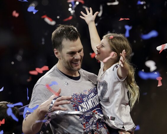 Tom Brady a lányával, Viviannal ünnepelte hatodik sikerét (Fotó: Beta/AP) Tom Brady a lányával, Viviannal ünnepelte hatodik sikerét (Fotó: Beta/AP)
