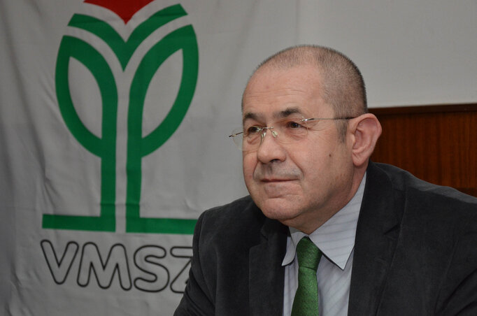 Pásztor István: a VMSZ nyitott, egyetlen elvárása a közös megbecsülés. Ezen az alapon kell újjáépítenünk közösségünket. Csak megerősödve tudunk helyt állni (Fotó: Ótos András/archív) Pásztor István: a VMSZ nyitott, egyetlen elvárása a közös megbecsülés. Ezen az alapon kell újjáépítenünk közösségünket. Csak megerősödve tudunk helyt állni (Fotó: Ótos András/archív)