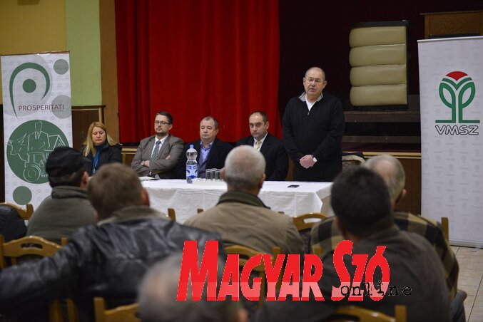 Pásztor István: Nem előny, sőt eleinte hátrány a pályázó számára, ha a VMSZ aktív, ismert tagja (Molnár Edvárd felvétele) Pásztor István: Nem előny, sőt eleinte hátrány a pályázó számára, ha a VMSZ aktív, ismert tagja (Molnár Edvárd felvétele)