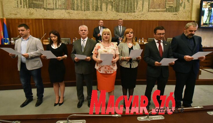 Hét alelnöke lesz a Tartományi Képviselőháznak (Ótos András felvétele) Hét alelnöke lesz a Tartományi Képviselőháznak (Ótos András felvétele)