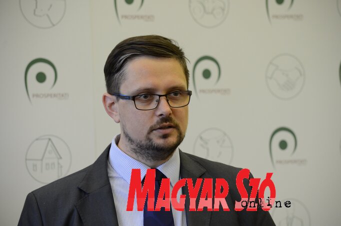 Juhász Bálint (Molnár Edvárd felvétele) Juhász Bálint (Molnár Edvárd felvétele)
