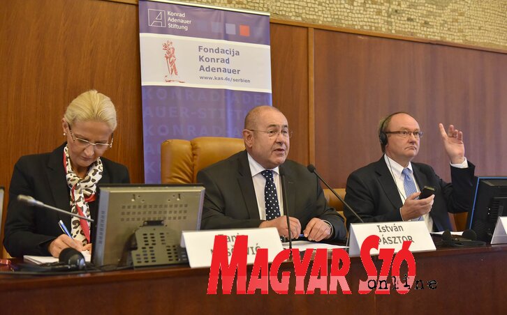 Norbert Beckmann-Dierkes: A változások, a reformok folyamata nem állítható meg (Ótos András felvétele) Norbert Beckmann-Dierkes: A változások, a reformok folyamata nem állítható meg (Ótos András felvétele)