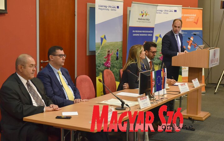 Perényi Zsigmond: Biztos vagyok, hogy az EU 2020 után tovább növeli a határ menti övezeteknek nyújtott támogatást (Ótos András felvétele) Perényi Zsigmond: Biztos vagyok, hogy az EU 2020 után tovább növeli a határ menti övezeteknek nyújtott támogatást (Ótos András felvétele)
