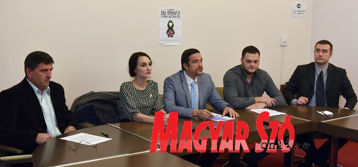 Arsen Kurjački, Jelena Balašević, Korhecz Tamás, Amir Bislimi és Csonka Áron a tegnapi sajtótájékoztatón (Ótos András felvétele) Arsen Kurjački, Jelena Balašević, Korhecz Tamás, Amir Bislimi és Csonka Áron a tegnapi sajtótájékoztatón (Ótos András felvétele)