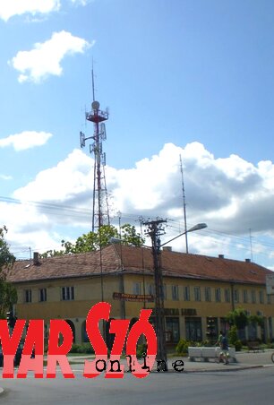 A Temerini Rádió épülete és antennarendszere (Góbor Béla felvétele)