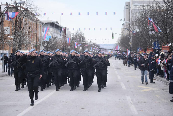 Katonai felvonulás a boszniai Szerb Köztársaság napján (Beta)