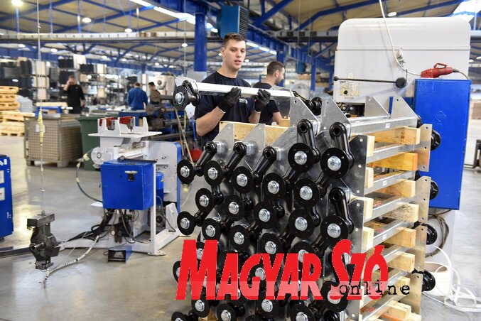 Munkára fel! (Ótos András felvétele) Munkára fel! (Ótos András felvétele)