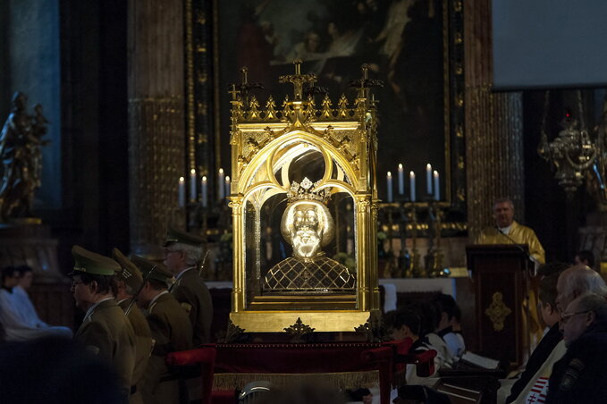 Szent László hermája az ünnepi szentmisén (Fotó: MTI)