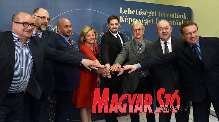 Egy cél vezérli az anyaország és a határon túli magyar közösségek vezetőit: az egzisztenciális helyzet javítása (Ótos András felvétele) Egy cél vezérli az anyaország és a határon túli magyar közösségek vezetőit: az egzisztenciális helyzet javítása (Ótos András felvétele)