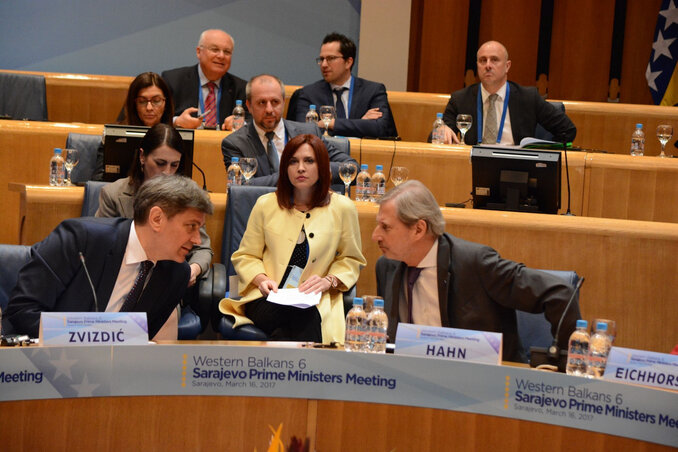 Denis Zvizdić és Johannes Hahn egyeztet (Fotó: BETA/HINA/FENA/MO) Denis Zvizdić és Johannes Hahn egyeztet (Fotó: BETA/HINA/FENA/MO)