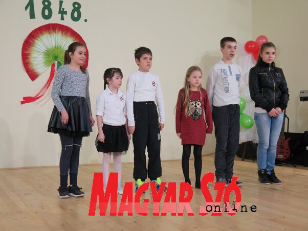 „Talpra magyar!” A maradéki színjátszóknak és nyelvművelőknek, a Branko Radičević Általános Iskola diákjainak előadása