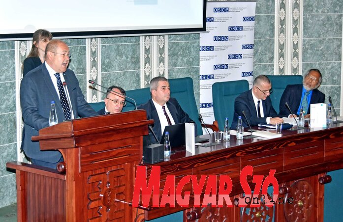 Pásztor István rámutatott: a szabad véleménynyilvánítás során nem szabad megfeledkezni a felelősségről és a kimondott vagy leírt szó esetleges következményeiről (Gergely Árpád felvétele) Pásztor István rámutatott: a szabad véleménynyilvánítás során nem szabad megfeledkezni a felelősségről és a kimondott vagy leírt szó esetleges következményeiről (Gergely Árpád felvétele)